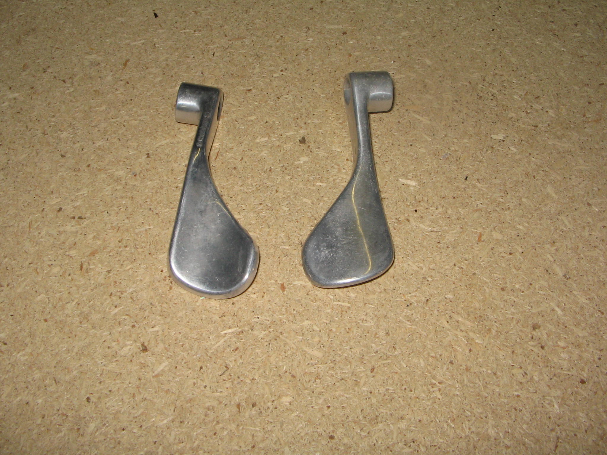 MANIGLIE INT N.697